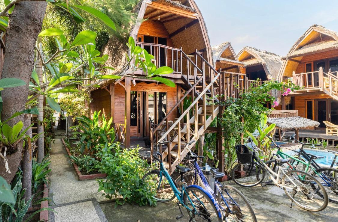 Deep House Bungalows Gili Trawangan Exterior photo